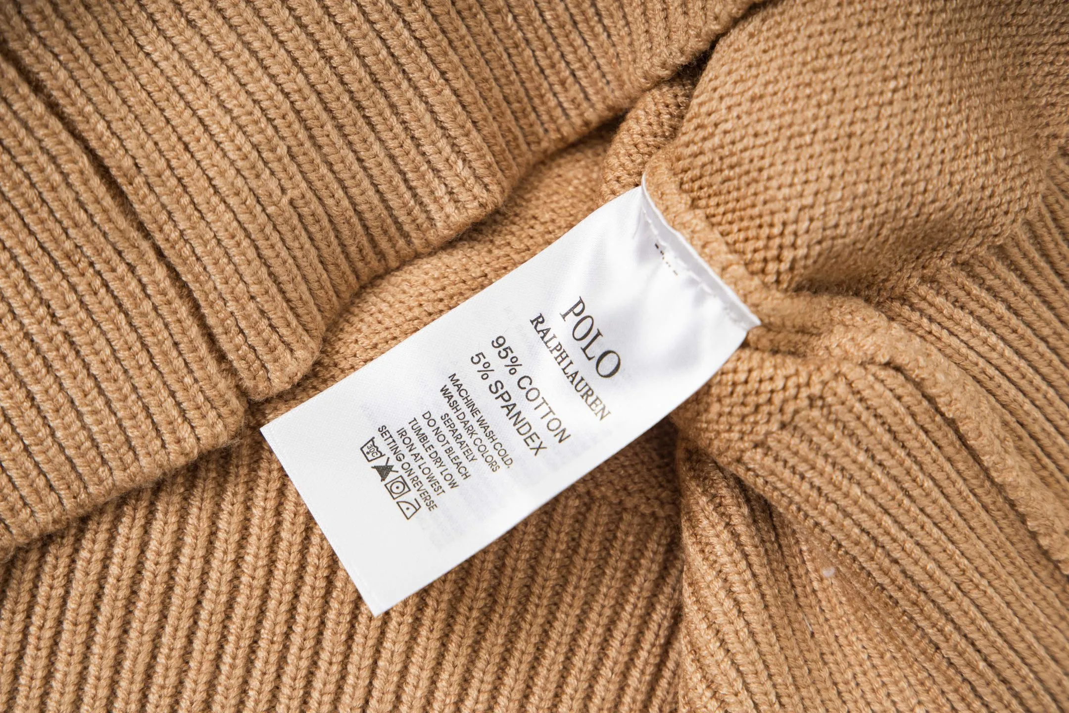 P210 Style number: Y197 Ralph Lauren men's crew neck sweater men's hemp flower original collar sweater. The version is really good-looking. It can be worn alone or as a jacket to be worn inside or outside. The upper body shows personal fashion charm. Four colors are available. The same style for men and women. A must-see item for new summer products. Tag, hanging grain, washed, packaging bag, full set of accessories. Very good appearance. Super exquisite workmanship. Size: S-XL